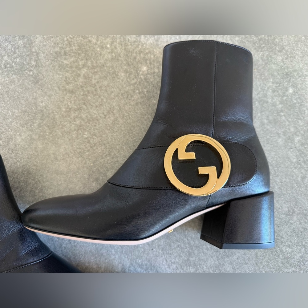 Gucci Blondie Interlocking GG
Medallion Logo Ankle Booties Boots
Heels